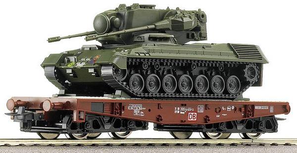 Heavy duty Flat car with tank "Gepard"<br /><a href='images/pictures/Roco/67763.jpg' target='_blank'>Full size image</a>